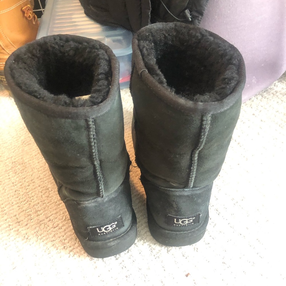 Ugg short black boots